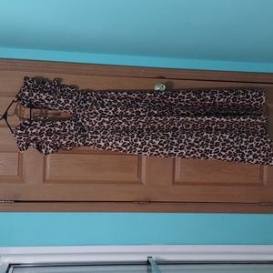 American and beyond sz large stunning cheetah print dress deep v front open